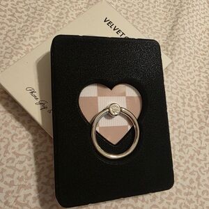 Velvet Caviar Black Heart Phone Grip with Silver Ring